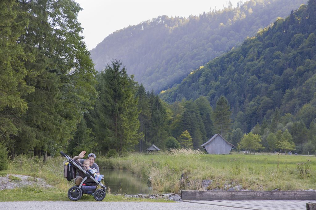 Vater und Sohn im Wildpark Grünau