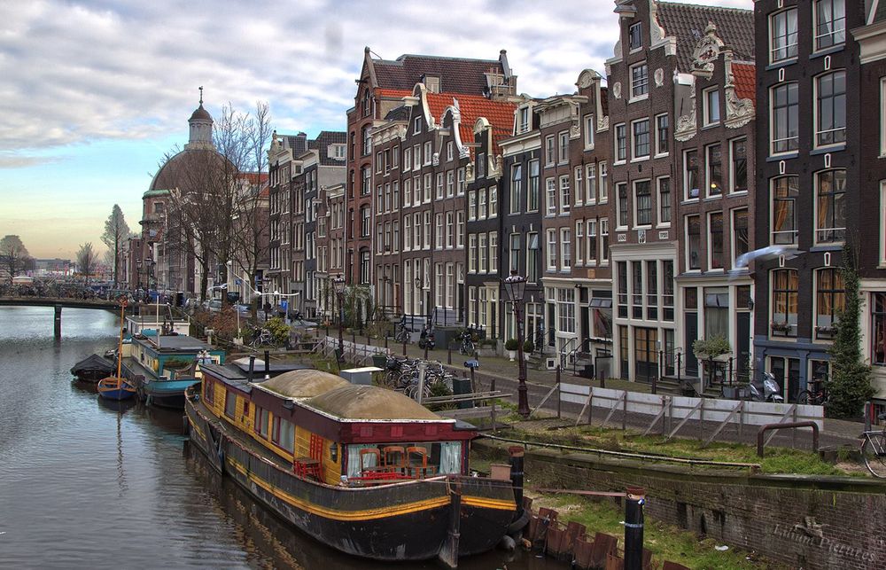 Gracht bei Kurzreise nach Amsterdam