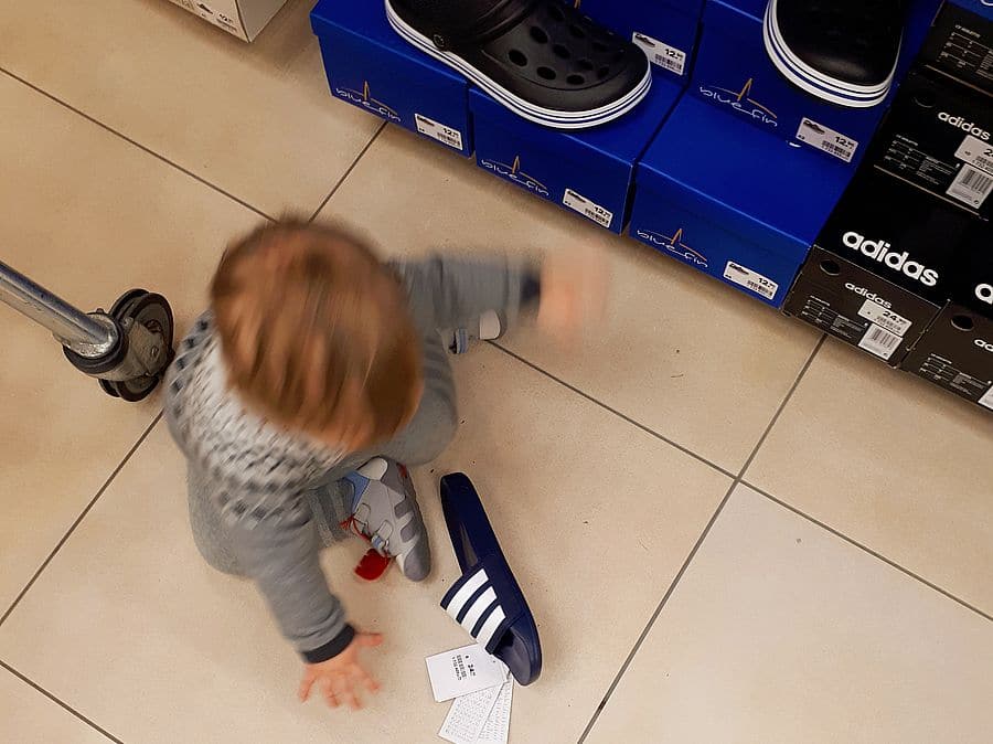 Kinderschuhe kaufen oder doch die Adiletten?