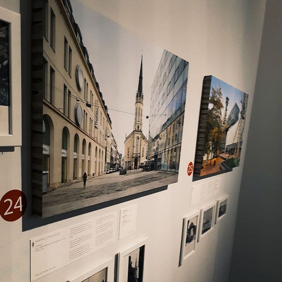 Bild des Martin Luther Platzes in Linz in der Ausstellung Stadtoasen im NORDICO Stadtmuseum