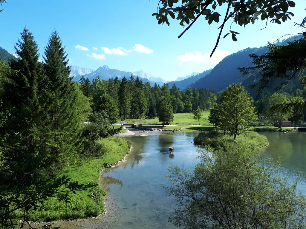 Blick vom Cumberland Wildpark Grünau auf das Tote Gebirge